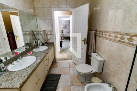 Casa à venda com 400m², 4 quartos e 4 vagas Casa à venda com 400m², 4 quartos e 4 vagasBanheiro da Suíte 3