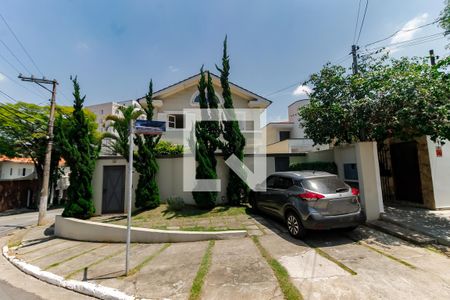 Casa à venda com 400m², 4 quartos e 4 vagas Casa à venda com 400m², 4 quartos e 4 vagasFachada