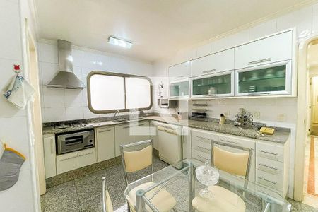 Apartamento à venda com 132m², 3 quartos e 2 vagas Apartamento à venda com 132m², 3 quartos e 2 vagasCozinha/Área De Serviço