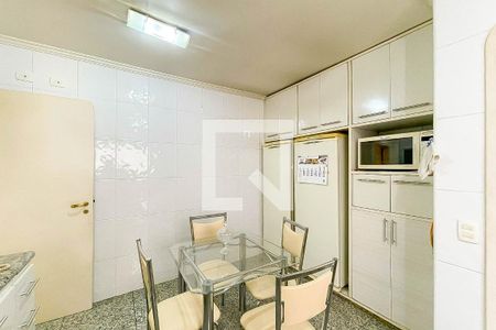 Apartamento à venda com 132m², 3 quartos e 2 vagas Apartamento à venda com 132m², 3 quartos e 2 vagasCozinha/Área De Serviço