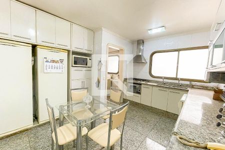 Apartamento à venda com 132m², 3 quartos e 2 vagas Apartamento à venda com 132m², 3 quartos e 2 vagasCozinha/Área De Serviço