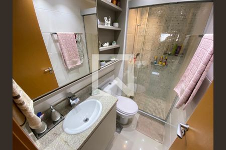 Apartamento à venda com 80m², 3 quartos e 1 vaga Apartamento à venda com 80m², 3 quartos e 1 vagaBanheiro Social