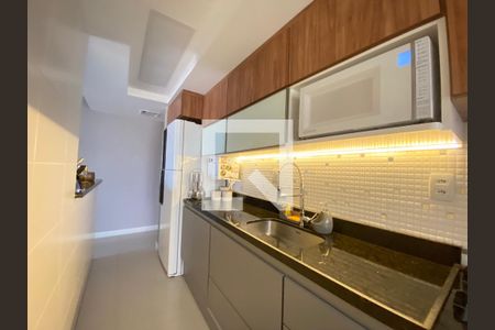 Apartamento à venda com 80m², 3 quartos e 1 vaga Apartamento à venda com 80m², 3 quartos e 1 vagaCozinha e Área de Serviço
