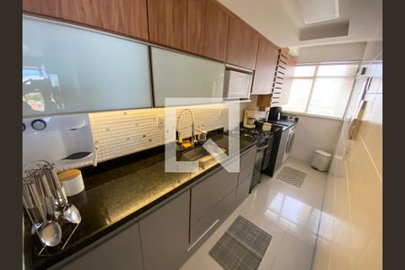 Apartamento à venda com 80m², 3 quartos e 1 vaga Apartamento à venda com 80m², 3 quartos e 1 vagaCozinha e Área de Serviço