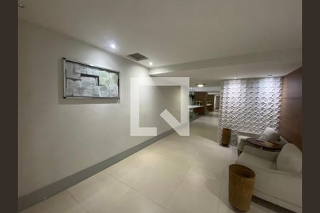 Apartamento à venda com 80m², 3 quartos e 1 vaga Apartamento à venda com 80m², 3 quartos e 1 vagaHall social
