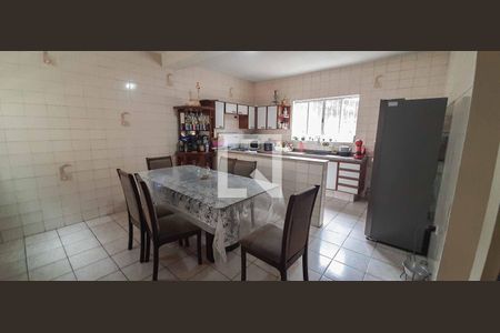 Casa à venda com 118m², 3 quartos e 4 vagas Casa à venda com 118m², 3 quartos e 4 vagasCozinha