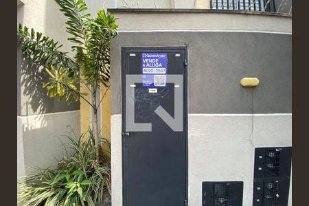 Apartamento à venda com 37m², 1 quarto e sem vaga Apartamento à venda com 37m², 1 quarto e sem vagaFachada com plaquinha