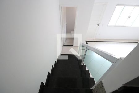 Casa de condomínio à venda com 120m², 3 quartos e 2 vagasEscada