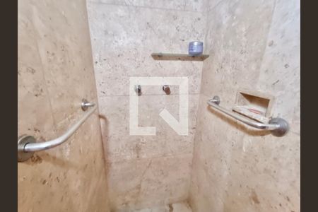 Apartamento à venda com 280m², 3 quartos e 1 vaga Apartamento à venda com 280m², 3 quartos e 1 vagaSuíte banheiro