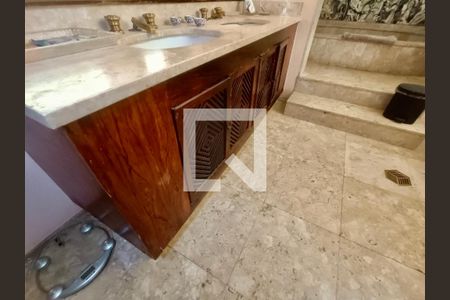 Apartamento à venda com 280m², 3 quartos e 1 vaga Apartamento à venda com 280m², 3 quartos e 1 vagaSuíte banheiro