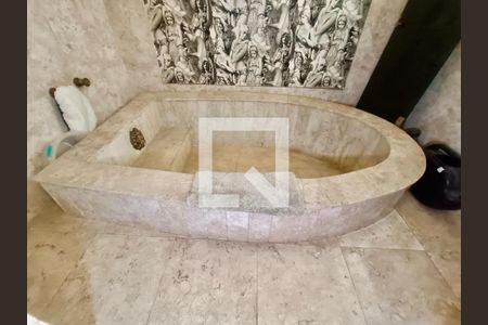 Apartamento à venda com 280m², 3 quartos e 1 vaga Apartamento à venda com 280m², 3 quartos e 1 vagaSuíte banheiro