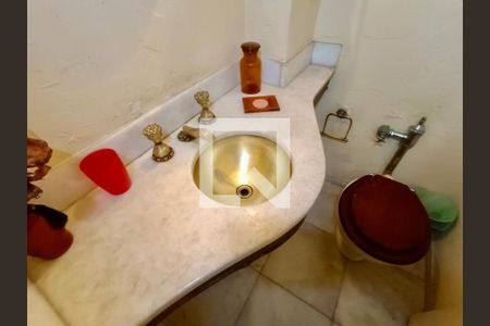 Apartamento à venda com 280m², 3 quartos e 1 vaga Apartamento à venda com 280m², 3 quartos e 1 vagaLavabo