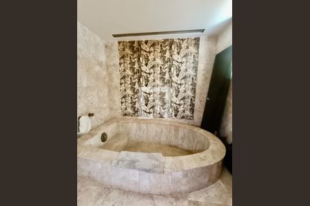 Apartamento à venda com 280m², 3 quartos e 1 vaga Apartamento à venda com 280m², 3 quartos e 1 vagaSuíte banheiro