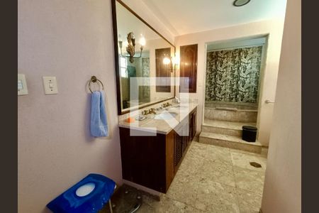 Apartamento à venda com 280m², 3 quartos e 1 vaga Apartamento à venda com 280m², 3 quartos e 1 vagaSuíte banheiro