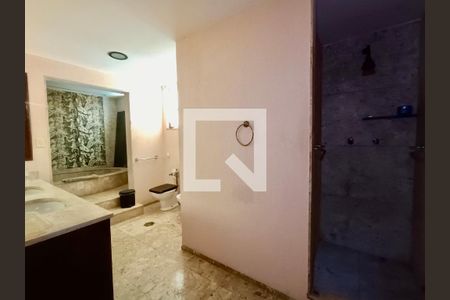 Apartamento à venda com 280m², 3 quartos e 1 vaga Apartamento à venda com 280m², 3 quartos e 1 vagaSuíte banheiro