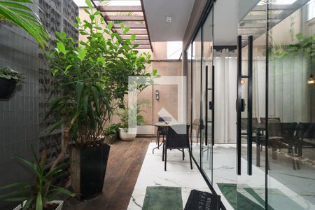 Casa à venda com 285m², 3 quartos e 2 vagas Casa à venda com 285m², 3 quartos e 2 vagasÁrea externa