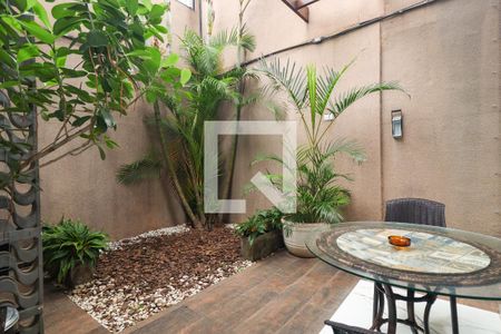 Casa à venda com 285m², 3 quartos e 2 vagas Casa à venda com 285m², 3 quartos e 2 vagasÁrea externa