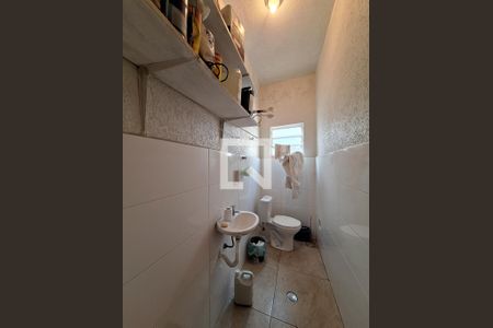 Casa à venda com 192m², 3 quartos e 3 vagas Casa à venda com 192m², 3 quartos e 3 vagasBanheiro de serviço