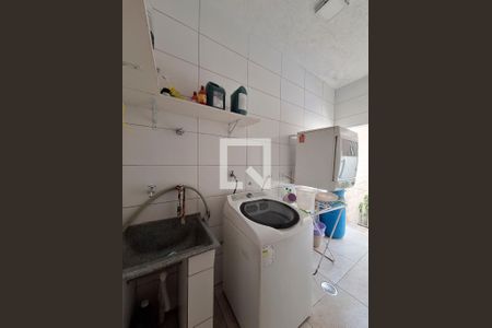 Casa à venda com 192m², 3 quartos e 3 vagas Casa à venda com 192m², 3 quartos e 3 vagasÁrea de Serviço