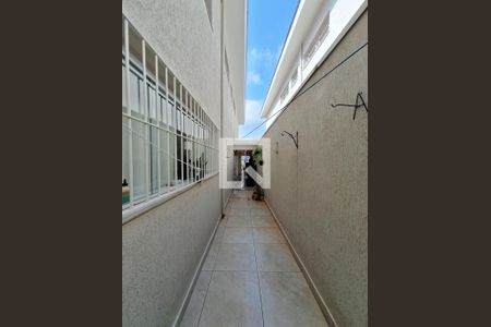 Casa à venda com 192m², 3 quartos e 3 vagas Casa à venda com 192m², 3 quartos e 3 vagasLateral