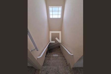 Casa à venda com 192m², 3 quartos e 3 vagas Casa à venda com 192m², 3 quartos e 3 vagasEscadas