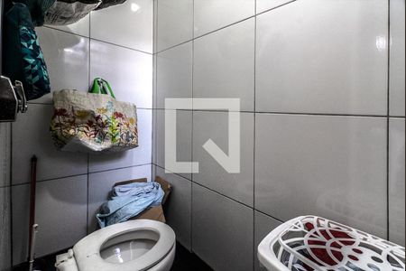 Casa à venda com 100m², 2 quartos e 2 vagas Casa à venda com 100m², 2 quartos e 2 vagasbanheiro na área de serviço_1