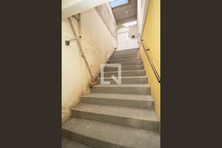 Apartamento à venda com 28m², 1 quarto e sem vaga Apartamento à venda com 28m², 1 quarto e sem vagaEscada