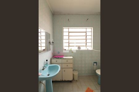 Casa para alugar com 227m², 3 quartos e 2 vagasBanheiro Social