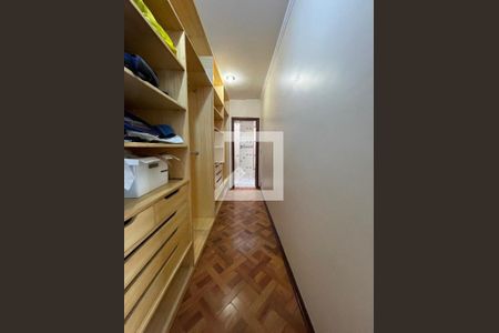 Casa à venda com 400m², 4 quartos e 4 vagas Casa à venda com 400m², 4 quartos e 4 vagasCloset suíte 3