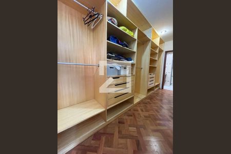 Casa à venda com 400m², 4 quartos e 4 vagas Casa à venda com 400m², 4 quartos e 4 vagasCloset suíte 3