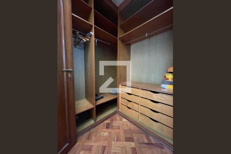 Casa à venda com 400m², 4 quartos e 4 vagas Casa à venda com 400m², 4 quartos e 4 vagasCloset suite 2