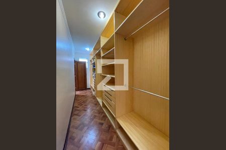 Casa à venda com 400m², 4 quartos e 4 vagas Casa à venda com 400m², 4 quartos e 4 vagasCloset suíte 3
