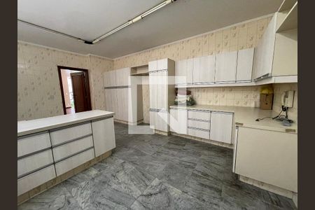 Casa à venda com 400m², 4 quartos e 4 vagas Casa à venda com 400m², 4 quartos e 4 vagasCozinha