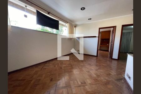 Casa à venda com 400m², 4 quartos e 4 vagas Casa à venda com 400m², 4 quartos e 4 vagasSala de TV