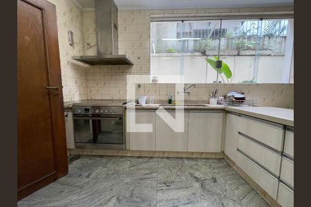 Casa à venda com 400m², 4 quartos e 4 vagas Casa à venda com 400m², 4 quartos e 4 vagasCozinha