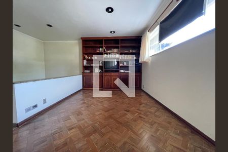 Casa à venda com 400m², 4 quartos e 4 vagas Casa à venda com 400m², 4 quartos e 4 vagasSala de TV