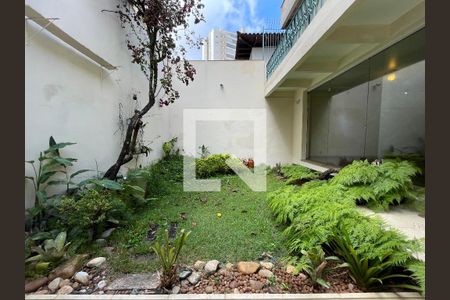 Casa à venda com 400m², 4 quartos e 4 vagas Casa à venda com 400m², 4 quartos e 4 vagasÁrea Externa