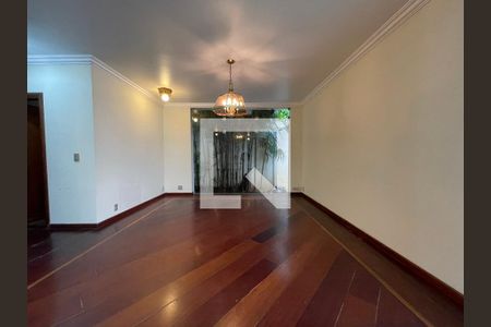 Casa à venda com 400m², 4 quartos e 4 vagas Casa à venda com 400m², 4 quartos e 4 vagasSala