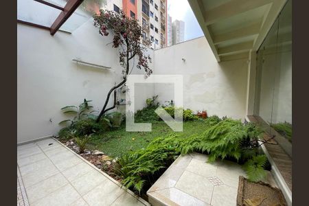 Casa à venda com 400m², 4 quartos e 4 vagas Casa à venda com 400m², 4 quartos e 4 vagasÁrea Externa
