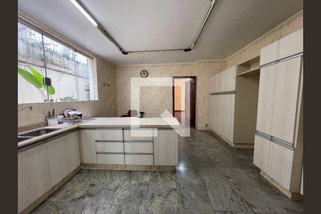 Casa à venda com 400m², 4 quartos e 4 vagas Casa à venda com 400m², 4 quartos e 4 vagasCozinha