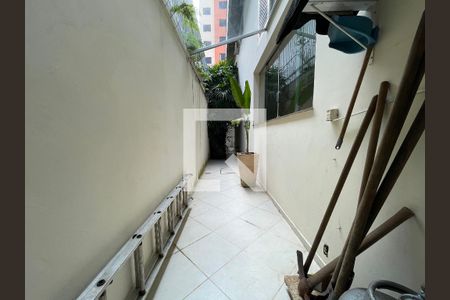 Casa à venda com 400m², 4 quartos e 4 vagas Casa à venda com 400m², 4 quartos e 4 vagasCorredor