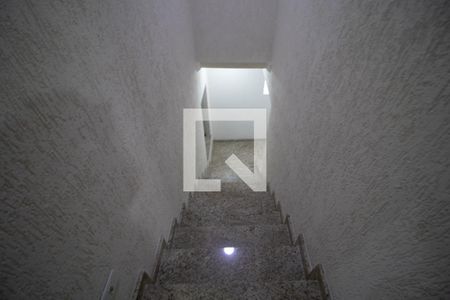 Casa à venda com 340m², 5 quartos e 6 vagasEscada