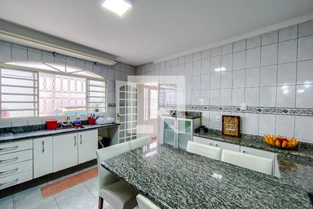 Casa à venda com 240m², 3 quartos e 4 vagasCozinha