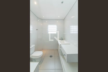 Casa à venda com 250m², 4 quartos e 3 vagas Casa à venda com 250m², 4 quartos e 3 vagasBanheiro Social - Piso Superior