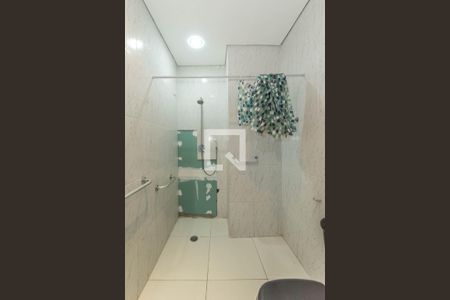 Casa à venda com 250m², 4 quartos e 3 vagas Casa à venda com 250m², 4 quartos e 3 vagasBanheiro Social - Piso Inferior