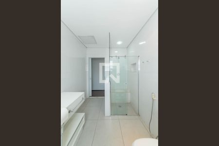 Casa à venda com 250m², 4 quartos e 3 vagas Casa à venda com 250m², 4 quartos e 3 vagasBanheiro Social - Piso Superior