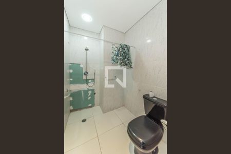 Casa à venda com 250m², 4 quartos e 3 vagas Casa à venda com 250m², 4 quartos e 3 vagasBanheiro Social - Piso Inferior