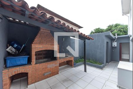 Casa à venda com 250m², 4 quartos e 3 vagas Casa à venda com 250m², 4 quartos e 3 vagasÁrea Gourmet - Quintal