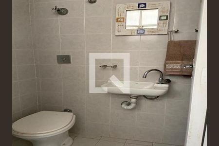 Apartamento à venda com 150m², 3 quartos e 2 vagas Apartamento à venda com 150m², 3 quartos e 2 vagasBanheiro  empregada