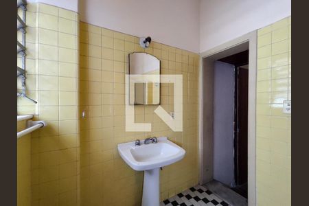 Casa à venda com 240m², 4 quartos e 4 vagasBanheiro da Suíte